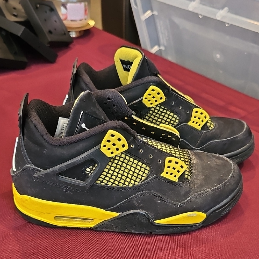 Jordun 4 Thunder Black and Yellow Sneakers (No Stringstrings)